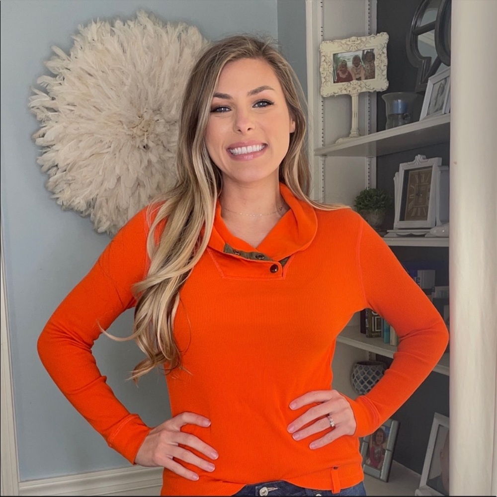 RALPH LAUREN Active Bright Orange Long Sleeve
Short Top Size S